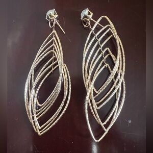 NEW Elegant Gold Leaf Earrings